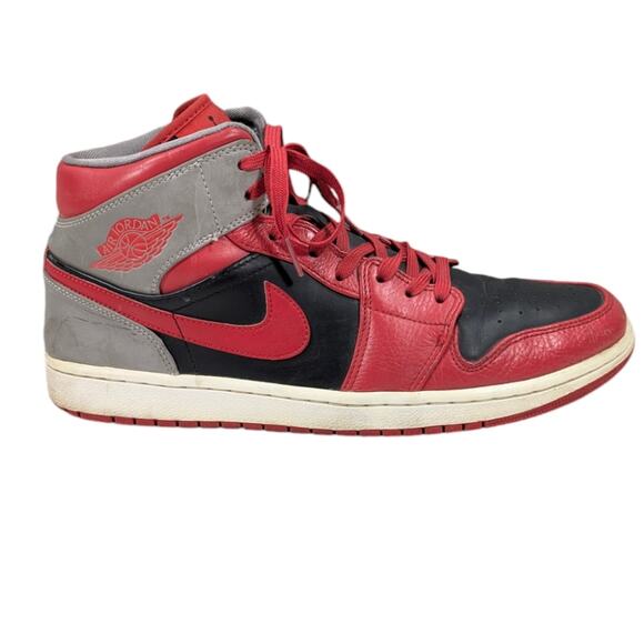 Nike Air Jordan 1 Mid Fire Red GUC Size 11   S2979 - Picture 1 of 10